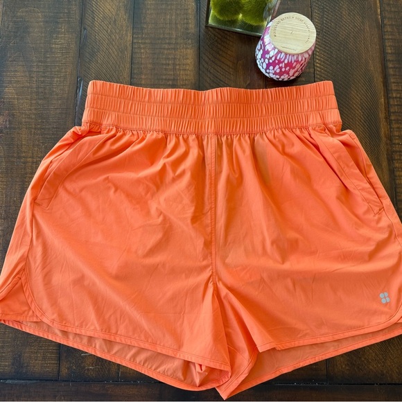 Sweaty Betty Relay Shell Orange Athletic Shorts - Picture 5 of 8
